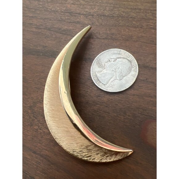 Crown Trifari Vintage Rare Brooch Brushed Goldtone Moon Leaf Elegant - Picture 3 of 7